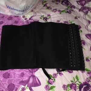 A Waist Cincher for women!! Please buy❗️❗️❗️